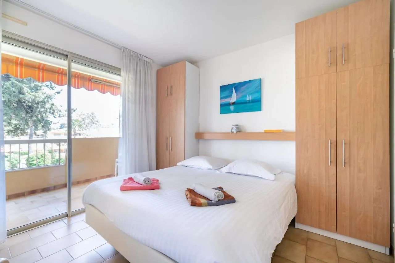 2 Bedroom Apartment With Balcony Close To The Sea Antibes