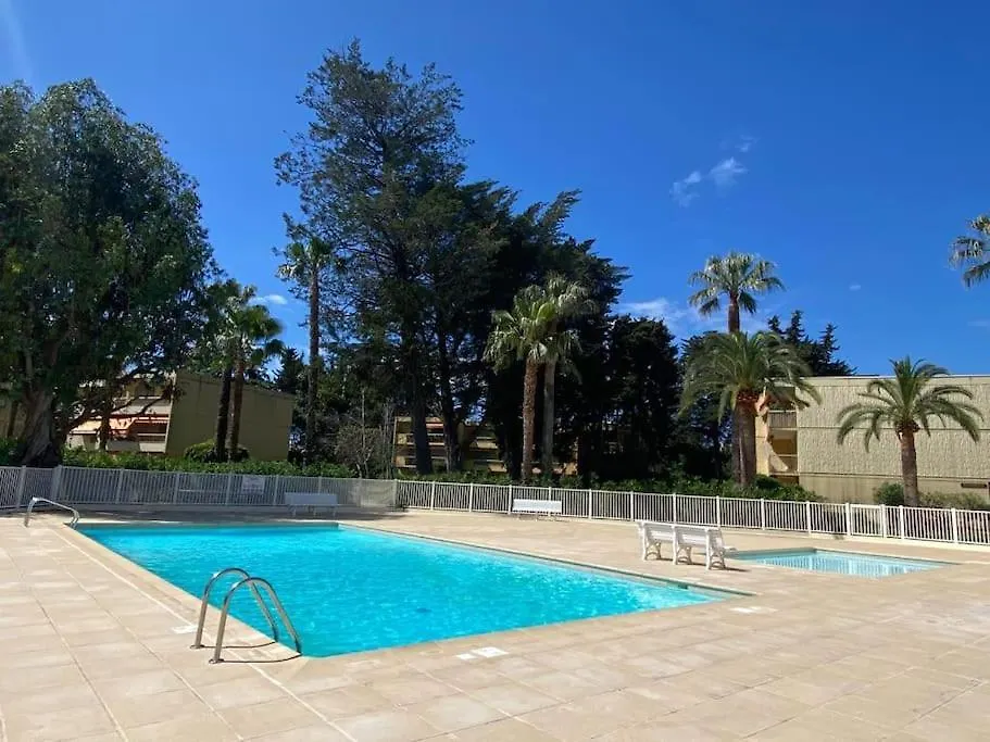2 Bedroom Apartment With Balcony Close To The Sea Antibes