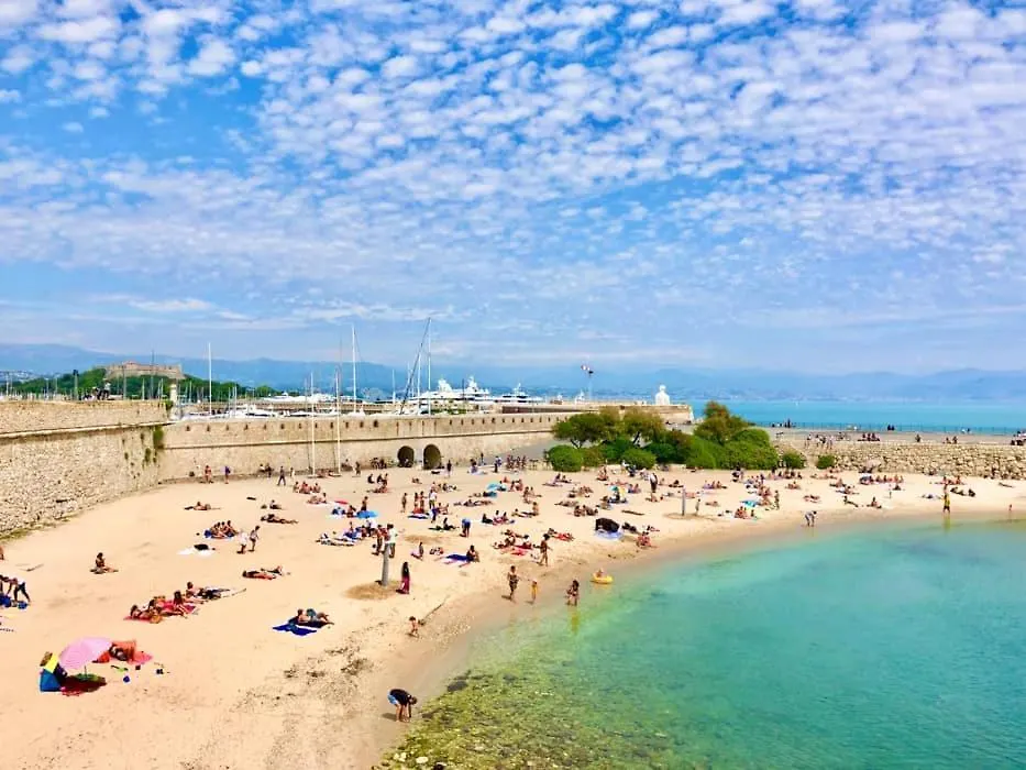 2 Bedroom Apartment With Balcony Close To The Sea Antibes